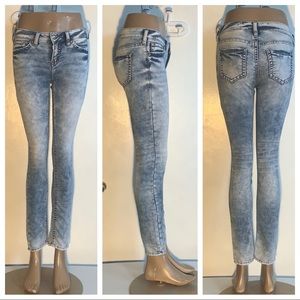 Silver Jeans Distressed Acid Wash  29” Inseam